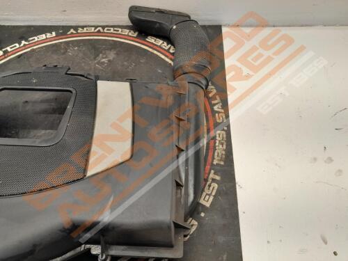 Mercedes C Class 2007 W204 Air Filter Box / Engine Cover - 3.0 Petrol - A2720901