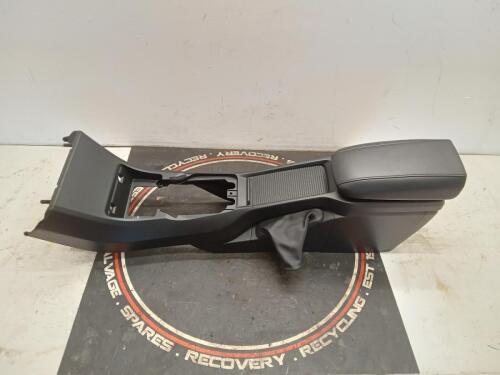Volvo V40 2015 Mk3 Arm Rest / Centre Console Assembly 3108902y5tc