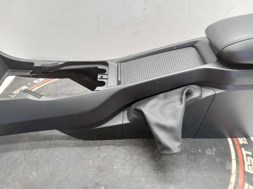 Volvo V40 2015 Mk3 Arm Rest / Centre Console Assembly 3108902y5tc
