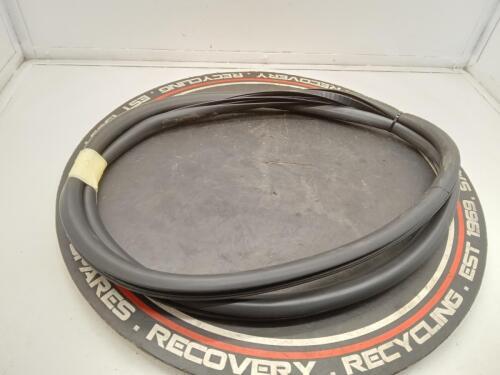 Volvo V40 2015 Mk3 Nsf Passengers Front Left Door Rubber / Seal