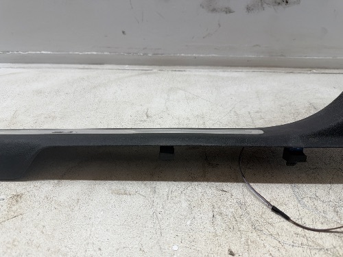 VOLKSWAGEN TIGUAN KICK PANEL MK2 AD R-LINE DOOR TRIM FRONT RIGHT