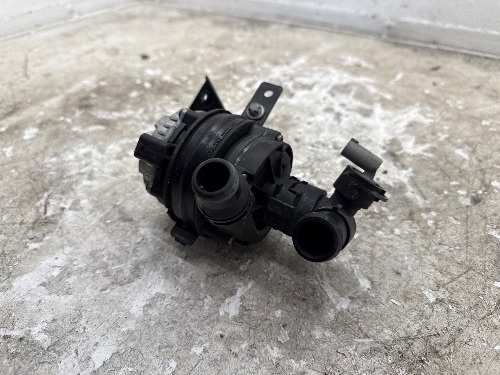 MERCEDES E CLASS WATER PUMP W213 AMG LINE E220