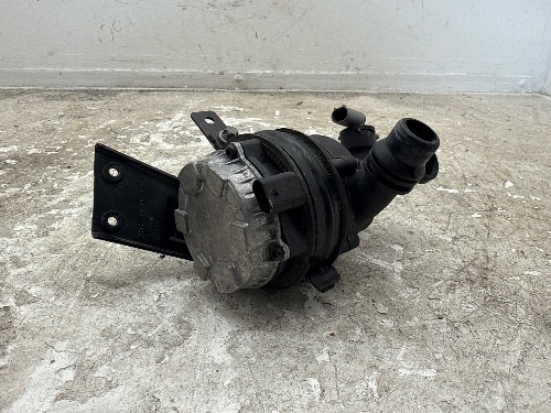 MERCEDES E CLASS WATER PUMP W213 AMG LINE E220