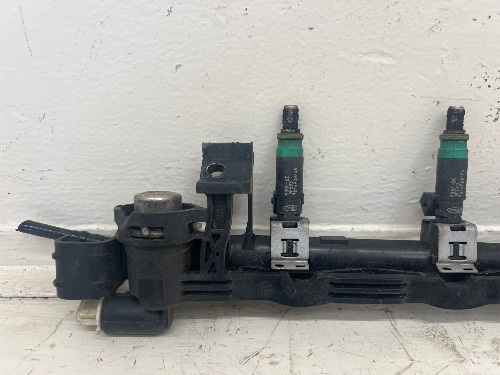 FORD C MAX FUEL RAIL C214 DM2 2007-2010 WITH INJECTORS 1.6 PETROL