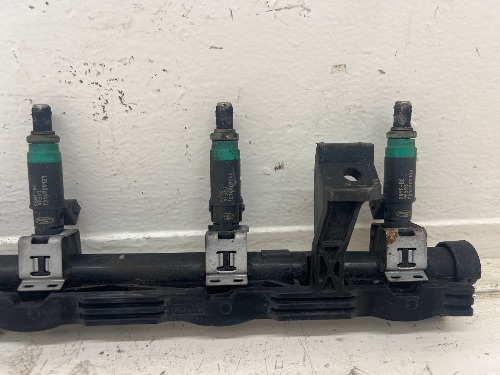 FORD C MAX FUEL RAIL C214 DM2 2007-2010 WITH INJECTORS 1.6 PETROL