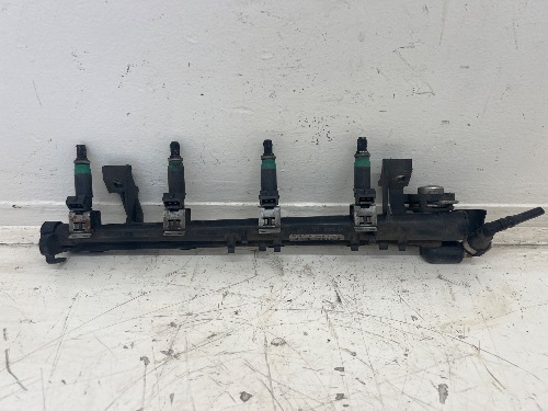 FORD C MAX FUEL RAIL C214 DM2 2007-2010 WITH INJECTORS 1.6 PETROL