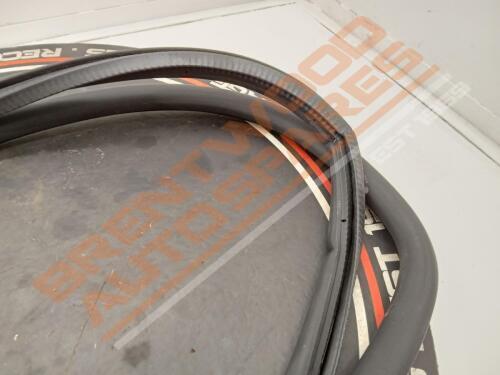 Volkswagen Golf 2006 Mk5 Osr Drivers Rear Right Door Rubber / Seal -