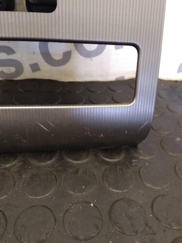 Range Rover Sport 2018 L494 Rear Vents in Centre Console DK62044E15EB SCRATCHED